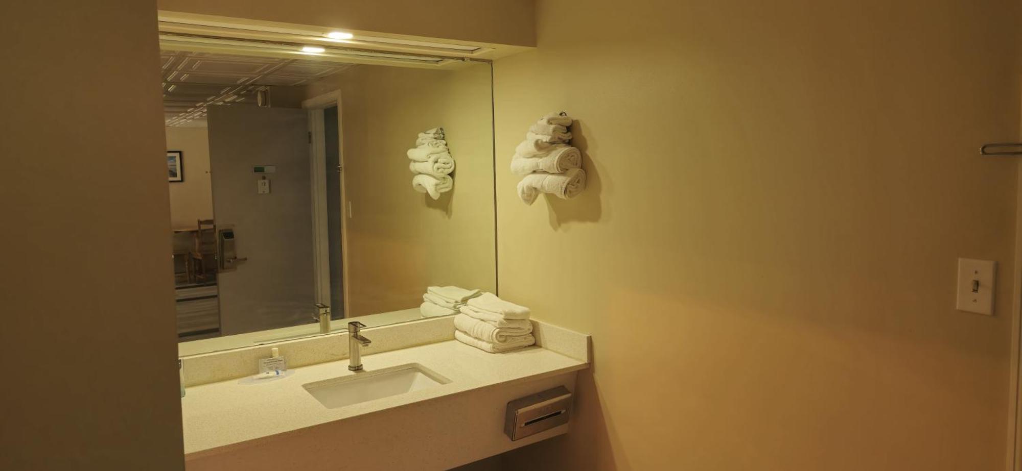Rodeway Inn Formerly Camp Inn Lodge Oscoda Екстер'єр фото