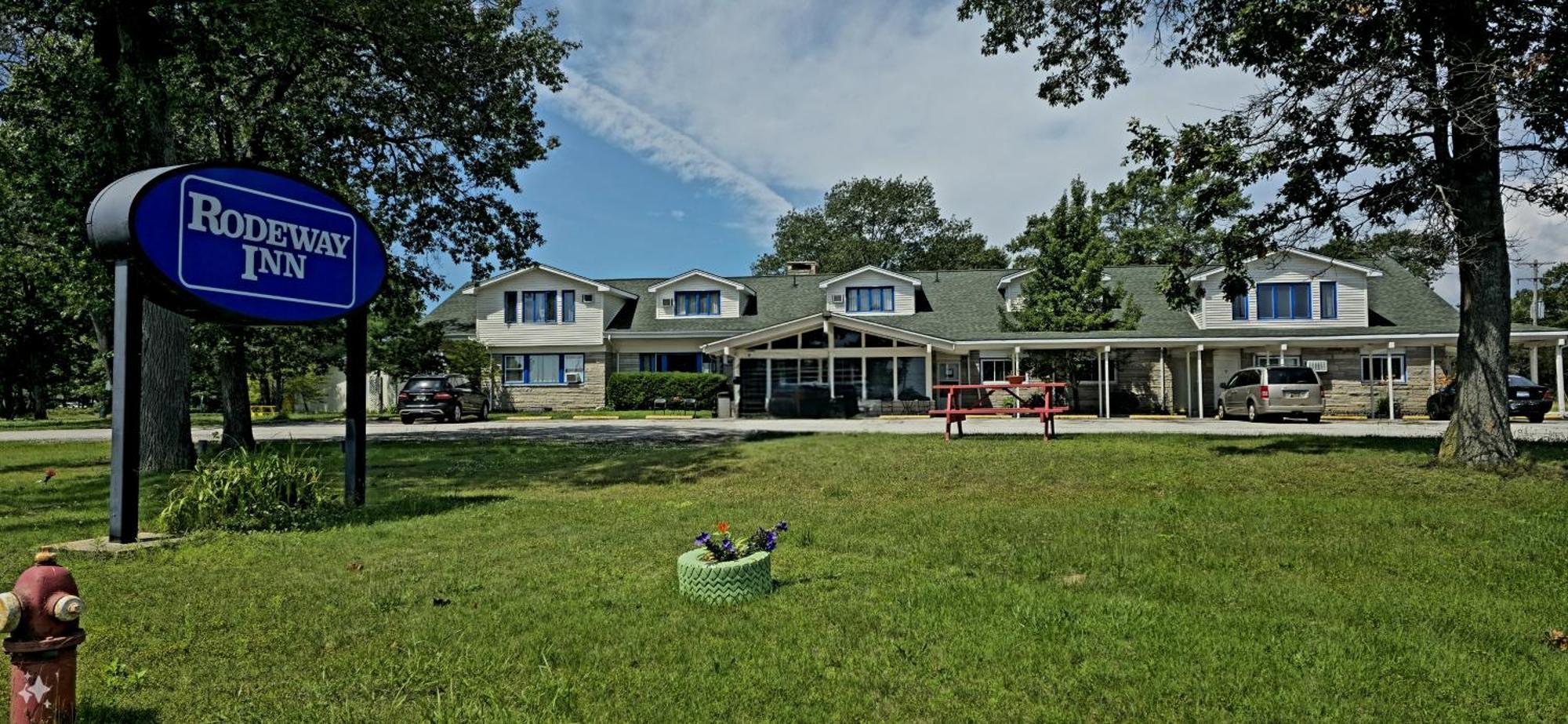 Rodeway Inn Formerly Camp Inn Lodge Oscoda Екстер'єр фото