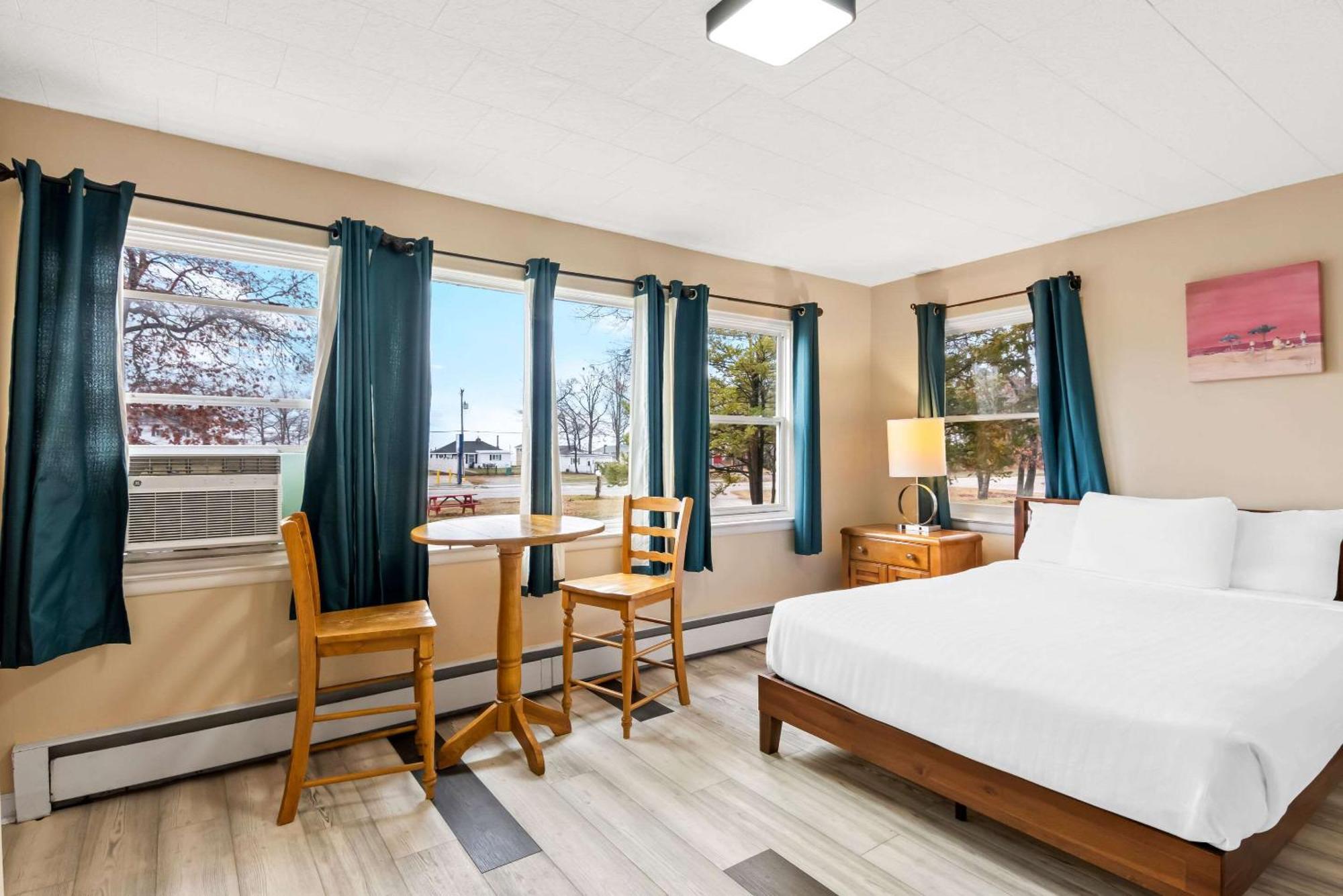 Rodeway Inn Formerly Camp Inn Lodge Oscoda Екстер'єр фото