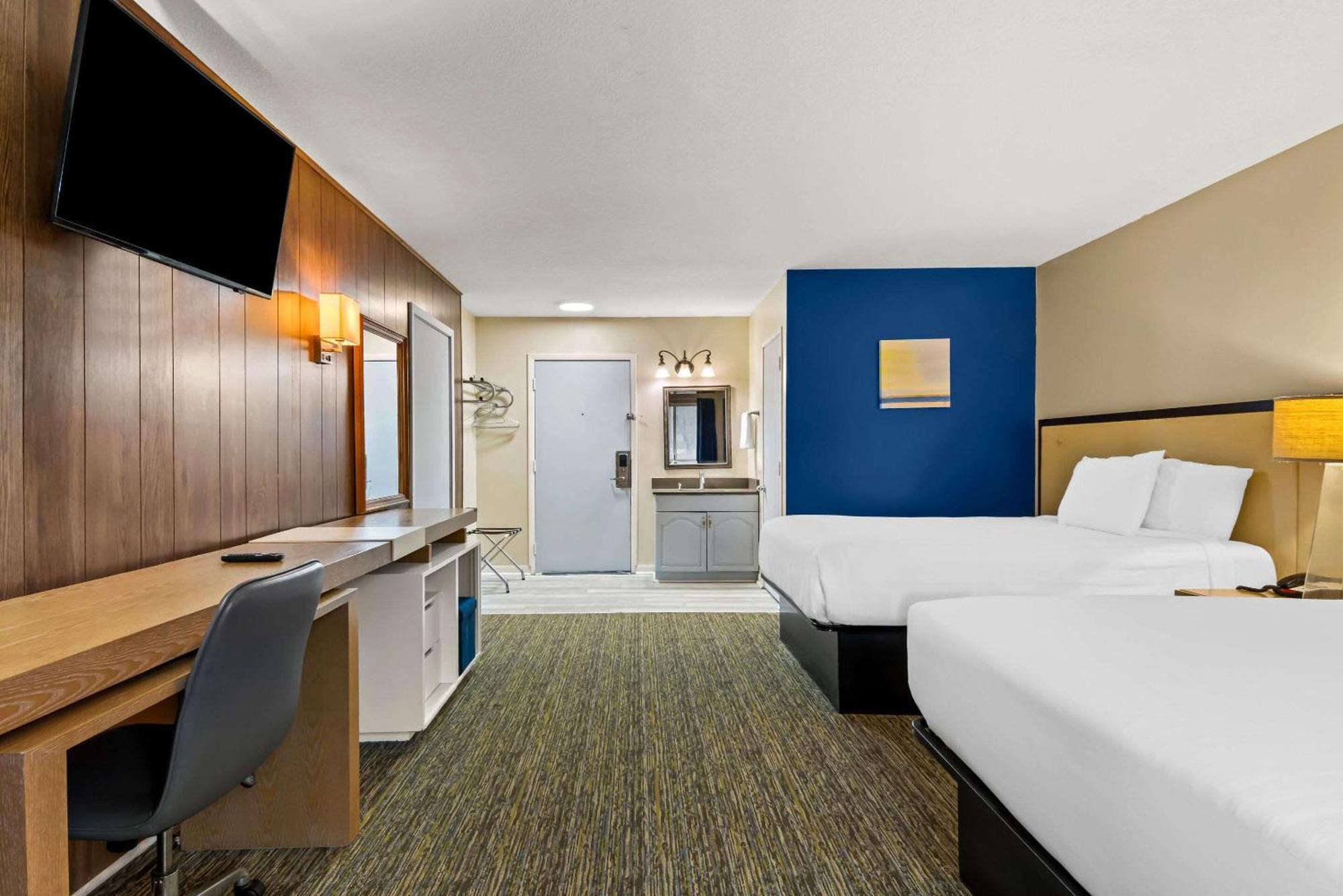 Rodeway Inn Formerly Camp Inn Lodge Oscoda Екстер'єр фото
