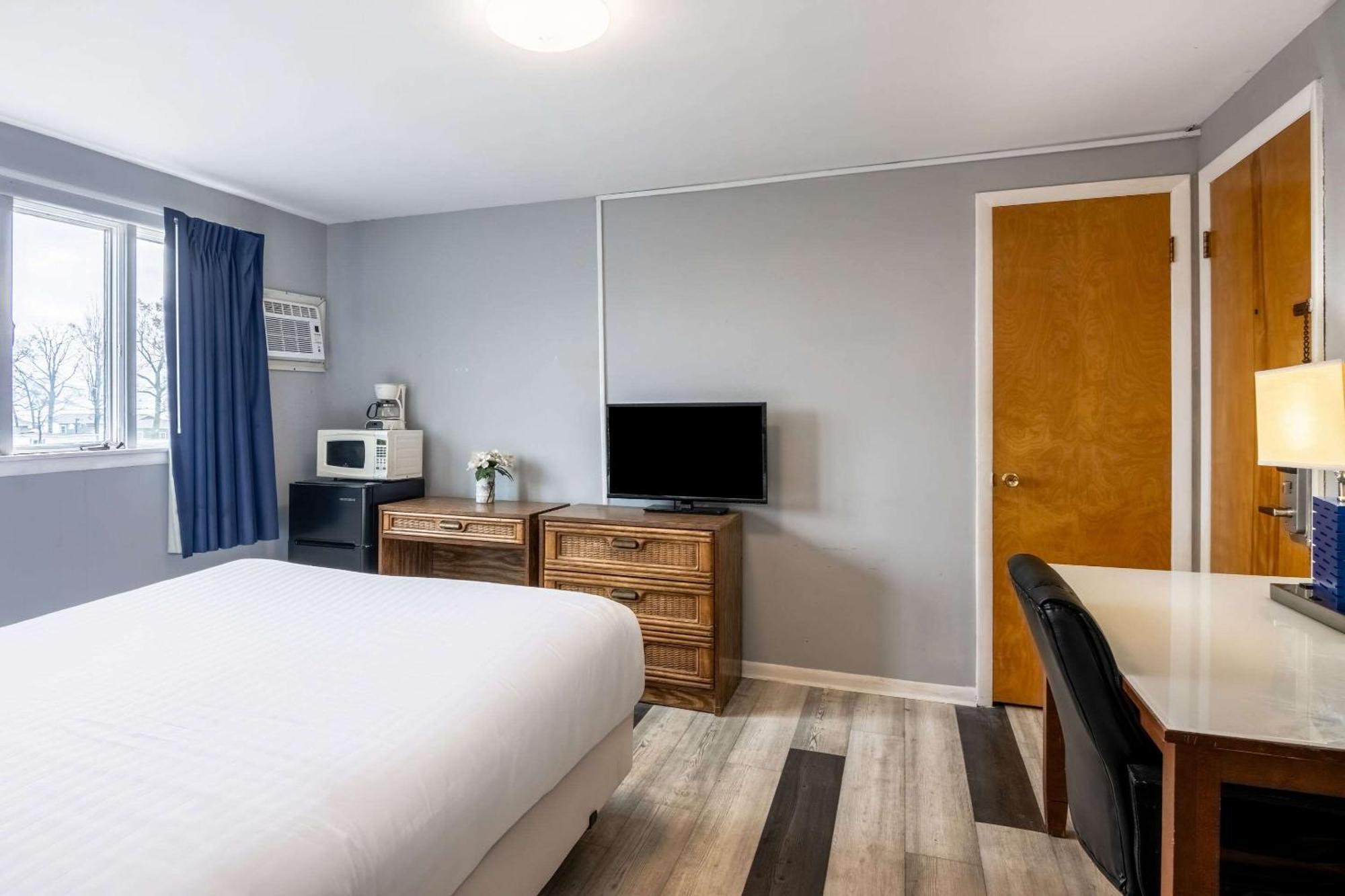 Rodeway Inn Formerly Camp Inn Lodge Oscoda Екстер'єр фото