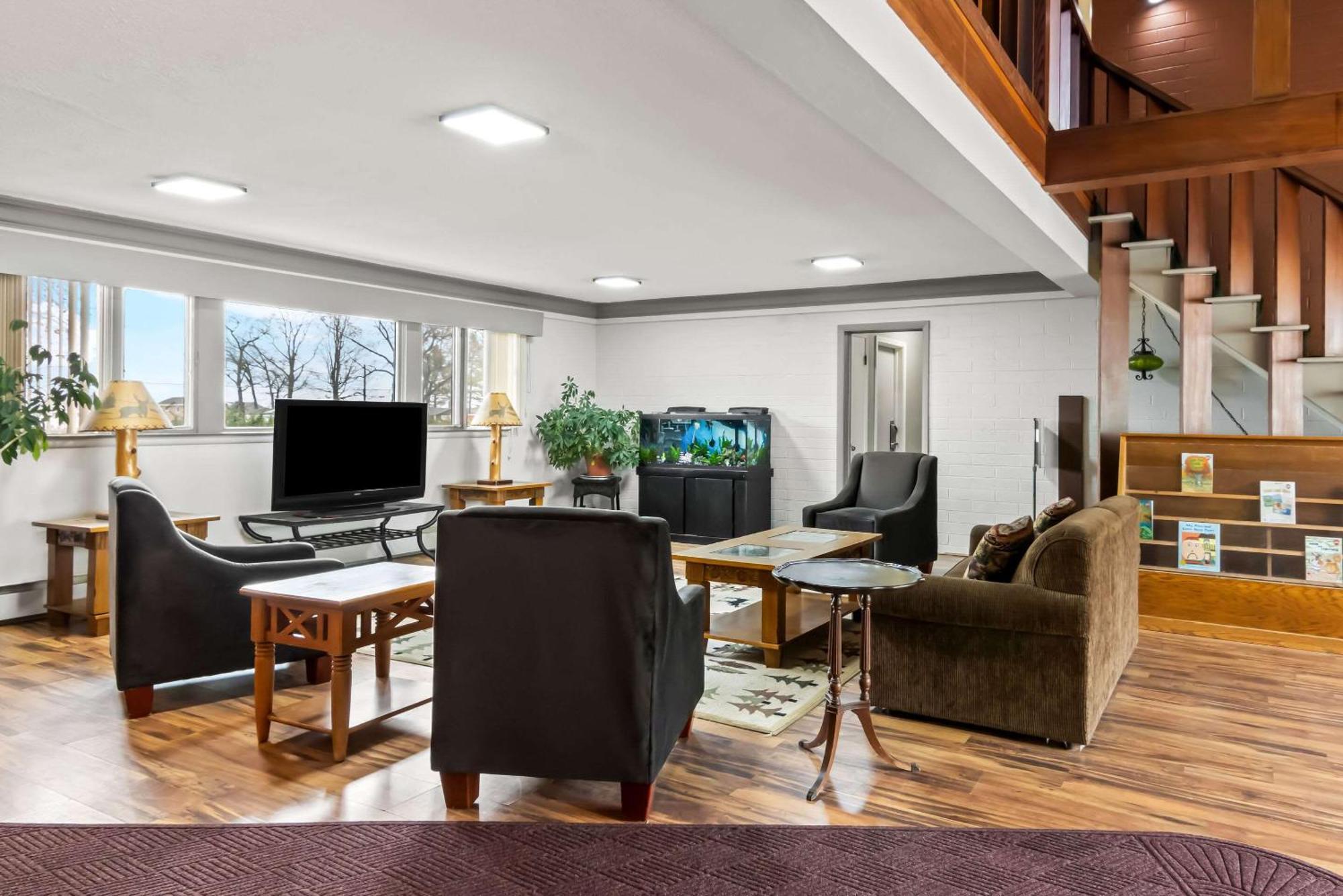 Rodeway Inn Formerly Camp Inn Lodge Oscoda Екстер'єр фото